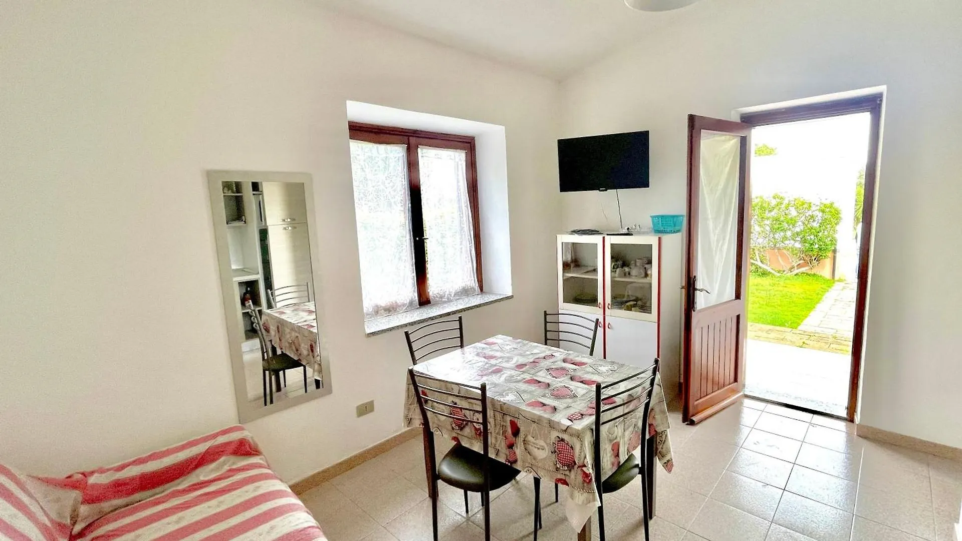 Iss Travel, La Mendula Holiday Home, 2 Bedrooms-Apartments With Private Outdoor Area San Teodoro